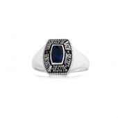 Sterling Silver | Antique finish | Set with a Garnet Stone
